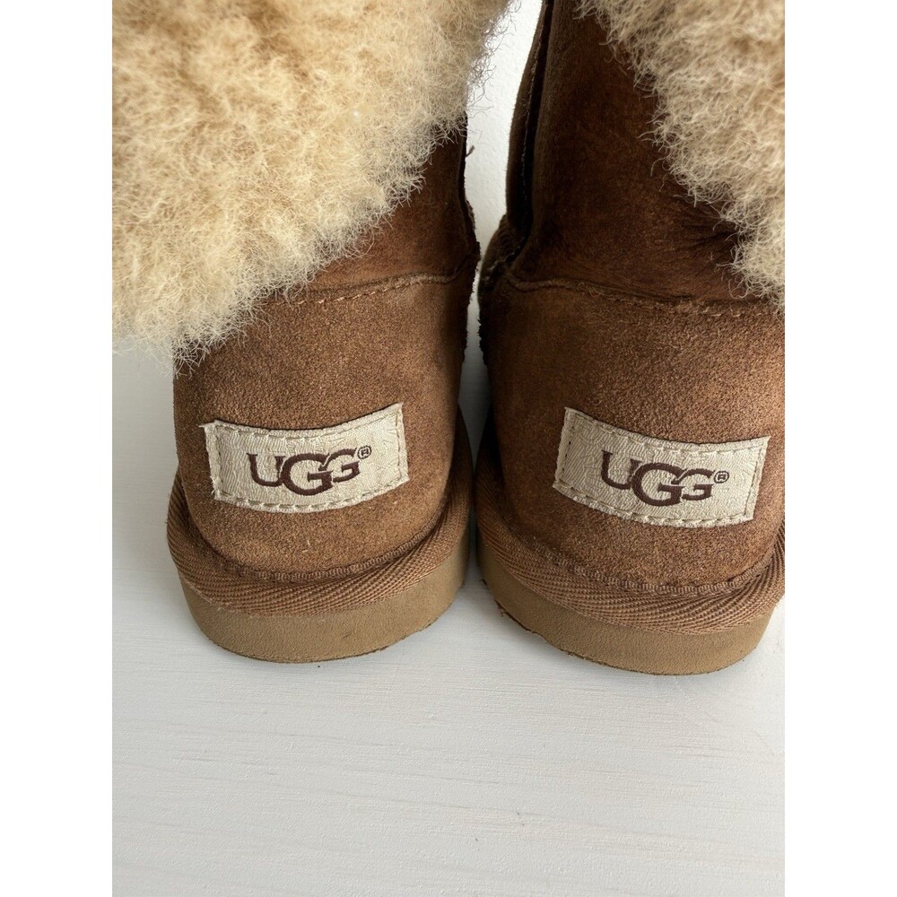 ✿ UGG Classic Short Shearling Boots Chestnut Brown Suede Fur Lined Womens